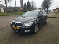Zwart Gebruikt 2009 Skoda Octavia Ambition Stationwagen | € 5.499 (Iets duurder)