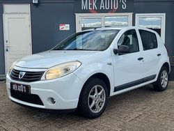 Wit Gebruikt 2012 Dacia Sandero Lauréate Hatchback | € 2.344 (Goede deal)