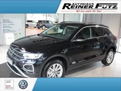 Zwart Gebruikt 2022 VW T-Roc Life SUV | € 31.353 (Eerlijke prijs)