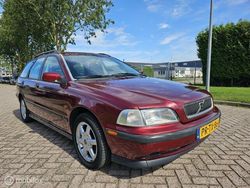 Rood Gebruikt 1996 Volvo V40 Stationwagen | € 1.299