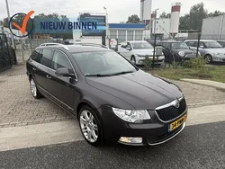 Bruin Gebruikt 2011 Skoda Superb Elegance Stationwagen | € 5.999