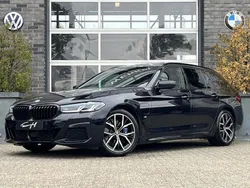 Zwart Gebruikt 2021 BMW 530 M Sport Stationwagen | € 37.450 (Eerlijke prijs)