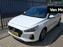 Wit Gebruikt 2018 Hyundai i30 Comfort Hatchback | € 12.900 (Eerlijke prijs)