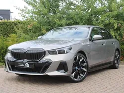Grijs Gebruikt 2025 BMW 550e M Sport Stationwagen | € 89.950