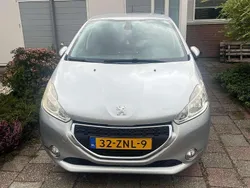 Zilver Gebruikt 2013 Peugeot 208 Envy Hatchback | € 5.000 (Eerlijke prijs)