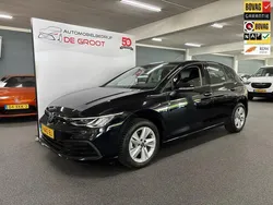 Zwart Gebruikt 2022 VW Golf VIII Life Hatchback | € 23.750 (Eerlijke prijs)