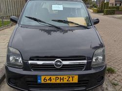 Zwart Gebruikt 2004 Opel Agila MPV | € 2.500
