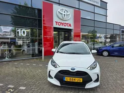 Wit Gebruikt 2021 Toyota Yaris Hybrid Active Hatchback | € 19.950 (Eerlijke prijs)