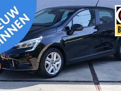 Zwart Gebruikt 2021 Renault Clio V Zen Hatchback | € 13.750 (Eerlijke prijs)