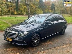 Blauw (metallic) Gebruikt 2017 Mercedes E350 Prestige Stationwagen | € 24.750 (Duur)