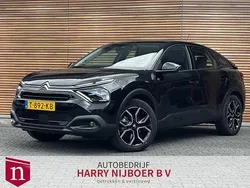 Zwart, metallic lak Gebruikt 2023 Citroën e-C4 Feel SUV | € 18.400 (Goede deal)