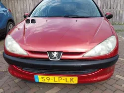 Rood Gebruikt 2003 Peugeot 206 Stationwagen | € 700 (Eerlijke prijs)
