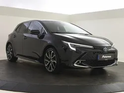 Zwart Gebruikt 2023 Toyota Corolla Hybrid Executive Hatchback | € 30.899 (Super prijs)