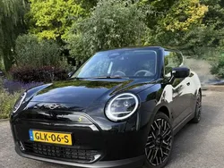 Zwart Gebruikt 2024 Mini Cooper SE Classic Hatchback | € 31.990 (Goede deal)