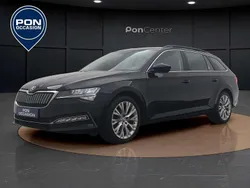 Zwart, metallic lak Gebruikt 2022 Skoda Superb Ambition Stationwagen | € 27.450 (Goede deal)