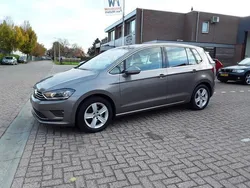 Grijs, metallic lak Gebruikt 2016 VW Golf Sportsvan Highline MPV | € 18.990 (Duur)