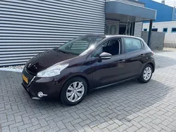 Rood Gebruikt 2012 Peugeot 208 Envy Hatchback | € 4.650 (Goede deal)