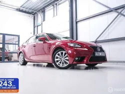 Rood, metallic lak Gebruikt 2015 Lexus IS300h Luxury Line Sedan | € 14.990 (Goede deal)