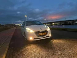 Wit Gebruikt 2012 Peugeot 208 Allure Hatchback | € 4.500 (Eerlijke prijs)