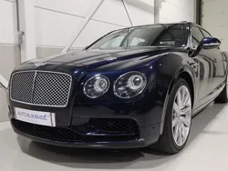 Blauw, metallic lak Gebruikt 2017 Bentley Flying Spur Sedan | € 117.900