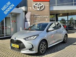 Grijs Gebruikt 2023 Toyota Yaris Hybrid Style Hatchback | € 20.700 (Goede deal)