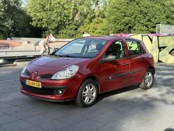 Rood Gebruikt 2007 Renault Clio II Hatchback | € 1.200 (Goede deal)