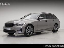 Grijs Gebruikt 2022 BMW 318 Sport Line Stationwagen | € 35.895 (Iets duurder)