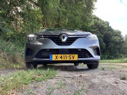 Grijs Gebruikt 2023 Renault Clio V Evolution Hatchback | € 16.995 (Goede deal)