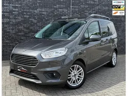 Grijs, metallic lak Gebruikt 2019 Ford Tourneo Courier Titanium MPV | € 15.900 (Eerlijke prijs)