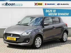 Grijs, metallic lak Gebruikt 2022 Suzuki Swift Hatchback | € 17.450 (Eerlijke prijs)