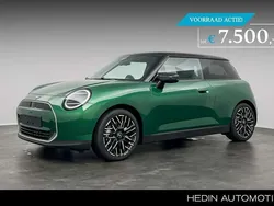Groen Nieuw 2025 Mini Cooper Favoured Hatchback | € 37.004 (Goede deal)