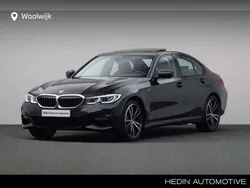 Zwart, metallic lak Gebruikt 2022 BMW 320 Comfort Edition Sedan | € 33.880 (Goede deal)