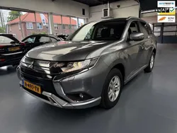 Grijs, metallic lak Gebruikt 2020 Mitsubishi Outlander P-HEV SUV | € 20.900 (Super prijs)