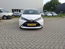 Wit Gebruikt 2016 Toyota Aygo X-play Hatchback | € 4.950 (Eerlijke prijs)