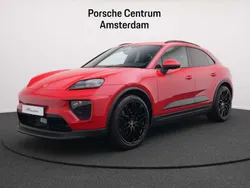 Kleur naar keuze: racing red Gebruikt 2024 Porsche Macan SUV | € 119.950 (Duur)