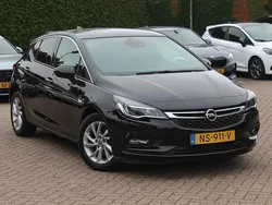 Zwart Gebruikt 2017 Opel Astra Innovation Hatchback | € 10.999 (Eerlijke prijs)