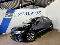 Zwart, metallic lak Gebruikt 2022 VW Polo Life Hatchback | € 18.750 (Eerlijke prijs)