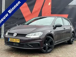 Rood, metallic lak Gebruikt 2017 VW Golf VII Comfortline Hatchback | € 13.748 (Eerlijke prijs)