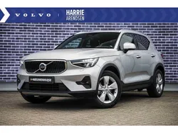 Grijs, metallic lak Gebruikt 2022 Volvo XC40 Core SUV | € 40.399 (Eerlijke prijs)