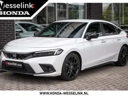 Wit, metallic lak Gebruikt 2022 Honda Civic Sport Hatchback | € 33.950 (Eerlijke prijs)