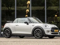 Wit, metallic lak Gebruikt 2017 Mini Cooper Cabriolet Business Cabriolet | € 21.950 (Eerlijke prijs)