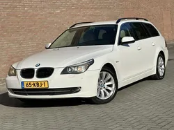 Wit, metallic lak Gebruikt 2009 BMW 520 Executive Stationwagen | € 3.995 (Eerlijke prijs)