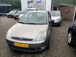 Grijs Gebruikt 2003 Ford Fiesta Ghia Hatchback | € 890 (Goede deal)