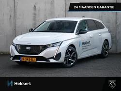 Wit, metallic lak Gebruikt 2023 Peugeot 308 Allure Stationwagen | € 22.995 (Eerlijke prijs)