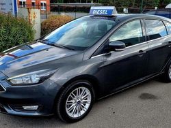 Grijs Gebruikt 2017 Ford Focus Titanium Sedan | € 10.500