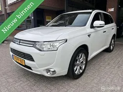 Wit, metallic lak Gebruikt 2013 Mitsubishi Outlander P-HEV Intense SUV | € 12.950 (Eerlijke prijs)