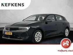 Zwart Gebruikt 2023 Opel Astra Edition Hatchback | € 22.425 (Eerlijke prijs)