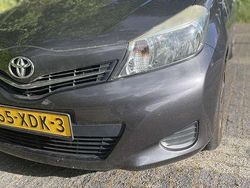 Grijs Gebruikt 2012 Toyota Yaris MPV | € 5.500