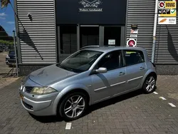 Grijs Gebruikt 2007 Renault Mégane II Hatchback | € 2.450 (Eerlijke prijs)