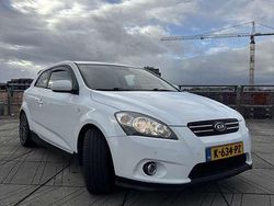 Wit Gebruikt 2011 Kia Ceed Hatchback | € 5.000 (Eerlijke prijs)